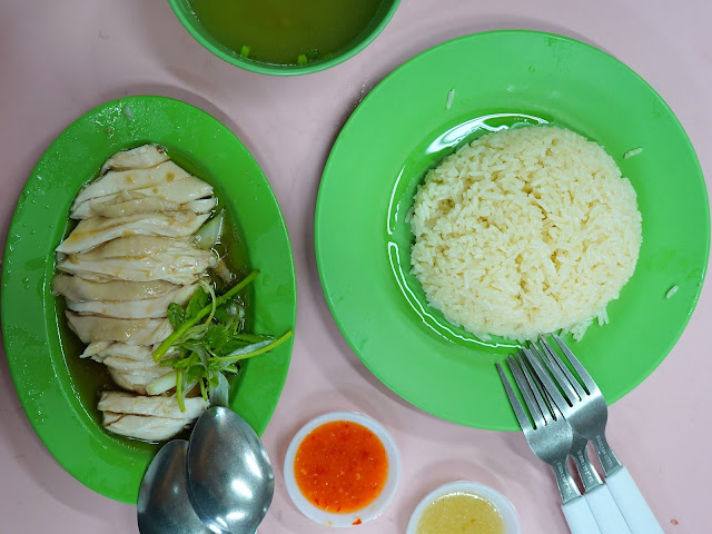 Hainanese_Boneless_Chicken_Rice_Golden_Mile_Hawker_Centre