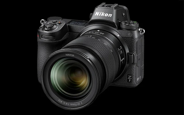 Nikon Z7 dengan lensa Nikkor Z