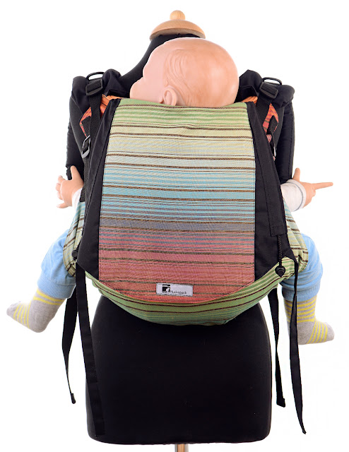 Huckepack Onbuhimo Preschooler, Kindertrage mit stufenlos mitwachsendem Rückenpanel, gerfertigt aus Girasol Tragetuch, gut gepolsterte Schulterträger.