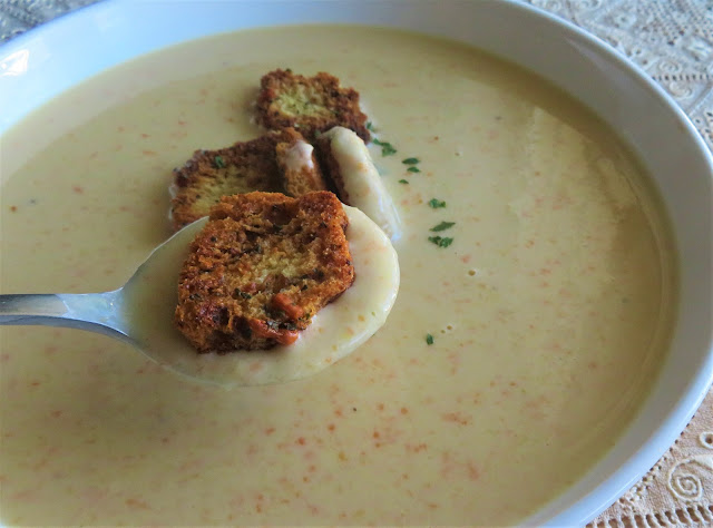 Garlic & White Cheddar Bisque