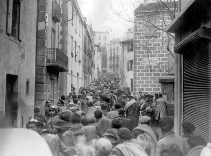 Republicanos españoles por las calles de Colliure