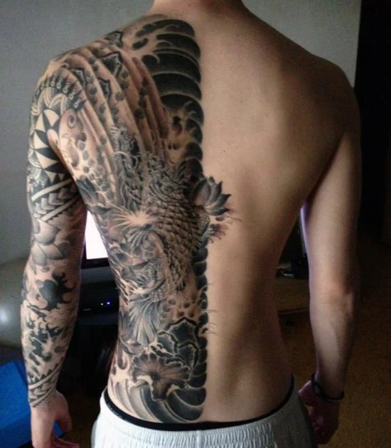 Tatuajes en la espalda de estilo japonés