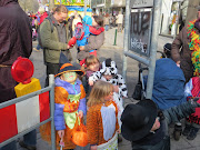 On Saturday we braved the crowds to go check out the Kinder Karneval Parade . (img )