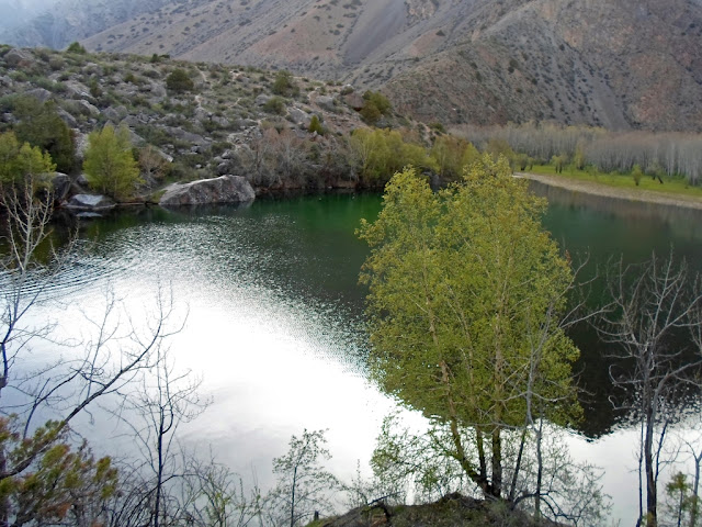 Змеиное озеро в окрестности Искандеркуля, Фанские горы, Таджикистан