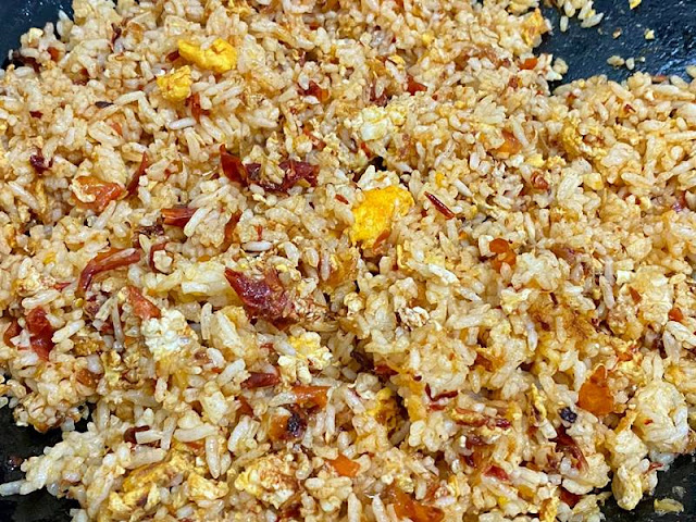 Cara Masak Nasi Goreng Lejen Macam Mak Kita Buat. Takde Perencah Pun Sedap!