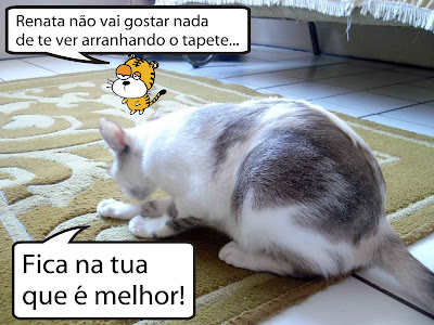 Zóing, o amigo imaginário, ameaça contar para Renata que a Gata Lili está arranhando o tapete