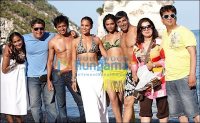 lara dutta in houseful