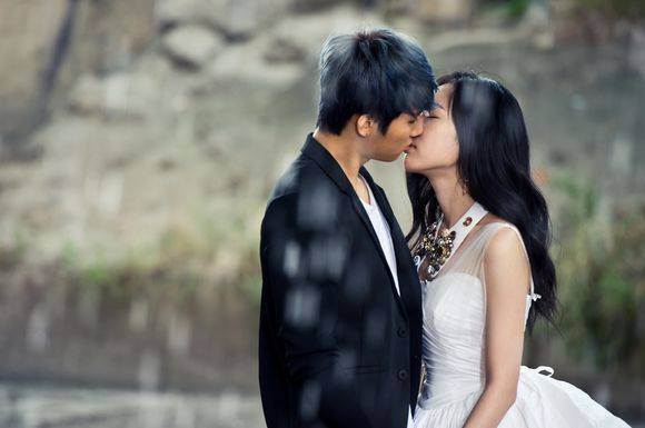 Movie TV Entertainment 10 Hot Ciuman Romantis  Drama Korea