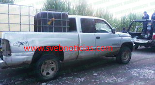 Aseguran camioneta con bidones de gasolina robada en Omealca Veracruz