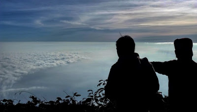 hargo dumilah puncak gunung lawu