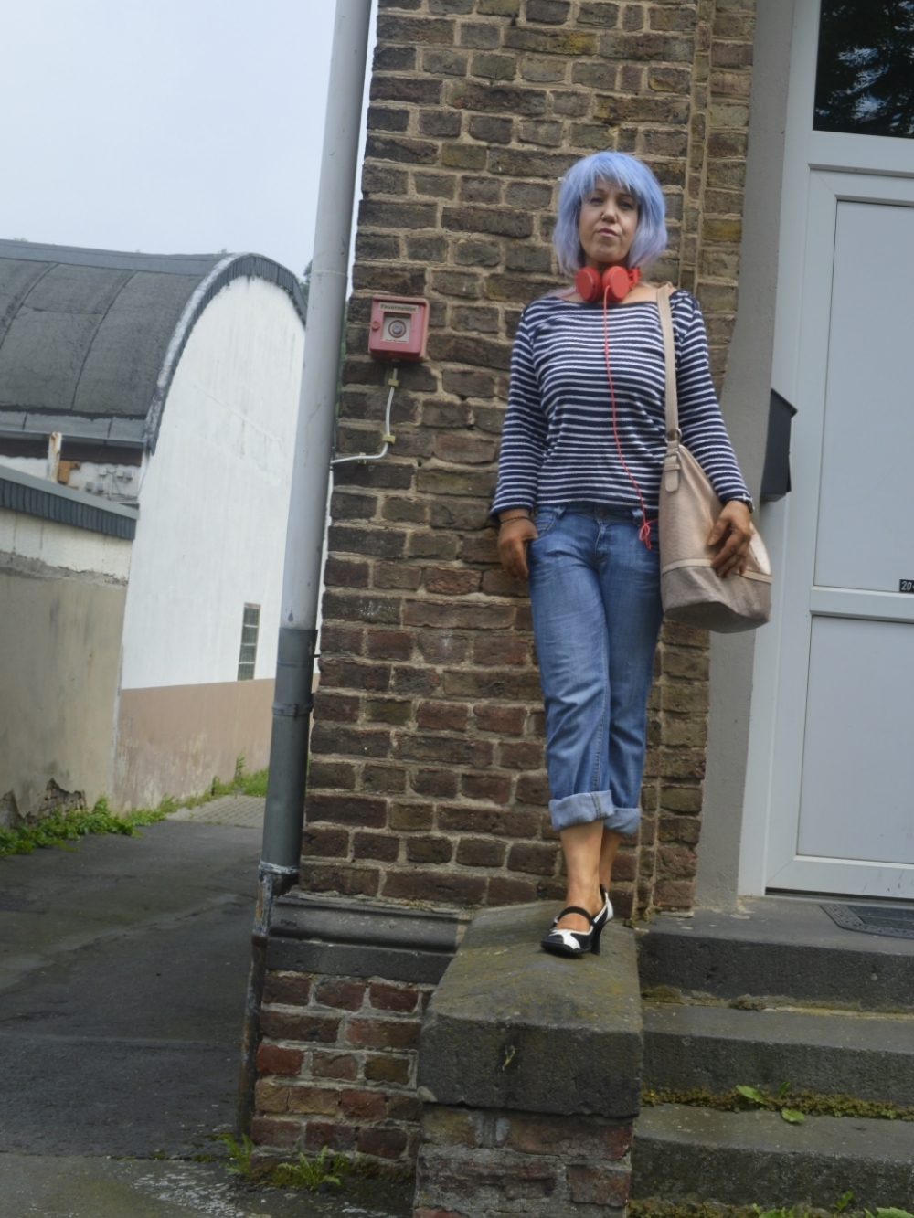 stripped shirt in navy blue - fashion blogger Annie K. ANNIES BEAUTY HOUSE outfit photo