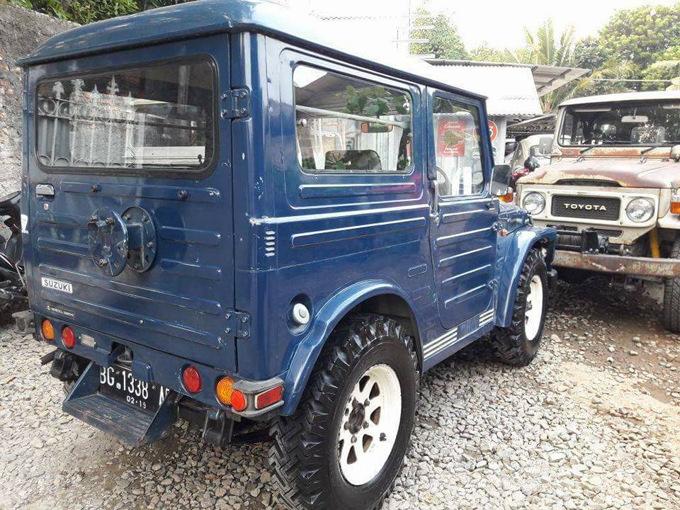 Jip Klasik Suzuki LJ80 Origal Cat Tahun 1981 LAPAK MOBIL 