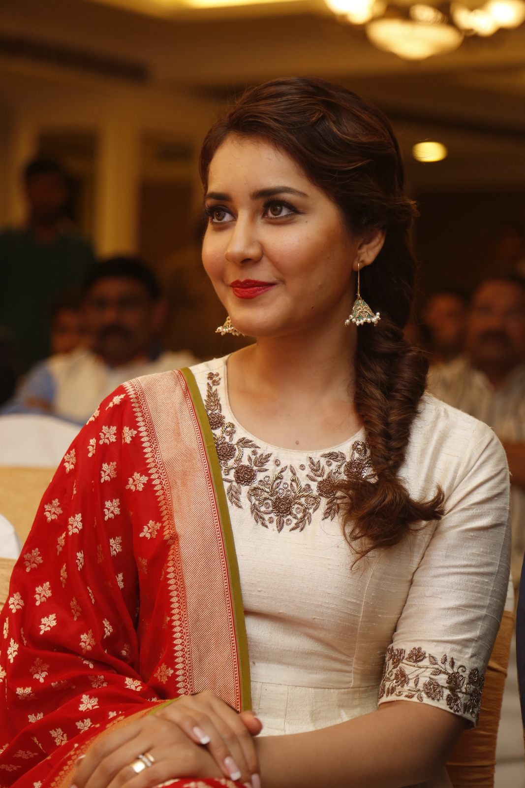 Actress RaashiKhanna Latest HD Images