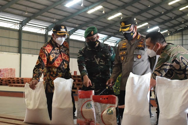 Forkopimda Sidoarjo Cek Ketersediaan Beras Bansos di Gudang Bulog