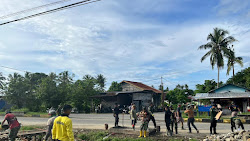 Teriknya Matahari Membakar Semangat Satgas TMMD 125 Kodim 1506/Namlea Dalam Pembuatan Reol/Drainase Raksasa di Desa Waenono