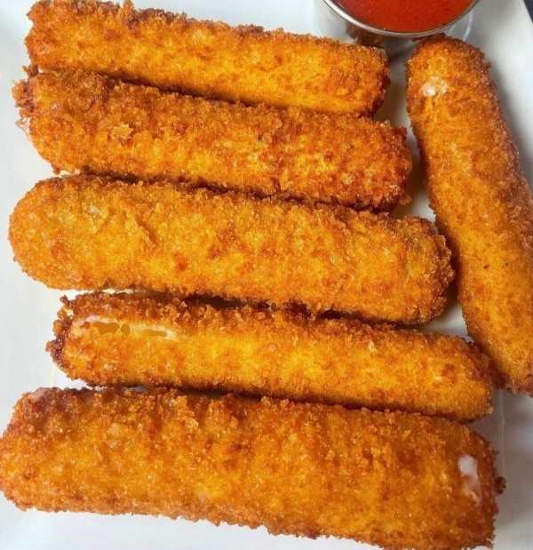 Fried Mozzarella Sticks