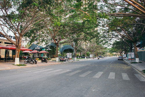 Đường nội bộ đi vào căn hộ Docklands Saigon