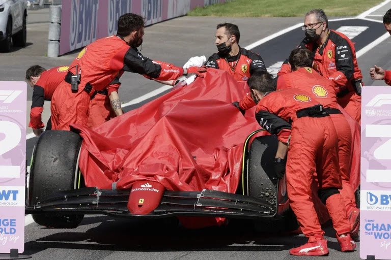 Fórmula 1: El dramático abandono de Carlos Sainz con su Ferrari en llamas en el GP de Austria