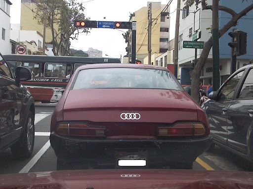 Un Datsun con complejo de Audi R8 vimos en San Isidro - Carros tuneados