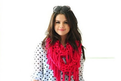 Selena Gomez Casual Outfits for Dream Out Loud Photoshoot