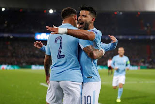 Kyle Walker Senang Jadi Rekan Aguero