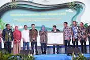 Peduli Pembangunan Wilayah Pesisir, Kelautan dan Perikanan Berkelanjutan, Gubernur Khofifah Raih PWI Maritime Awards