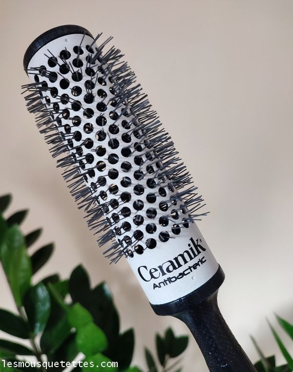 CERAMIK, la brosse à cheveux en céramique pour prendre soin de ses cheveux naturellement !