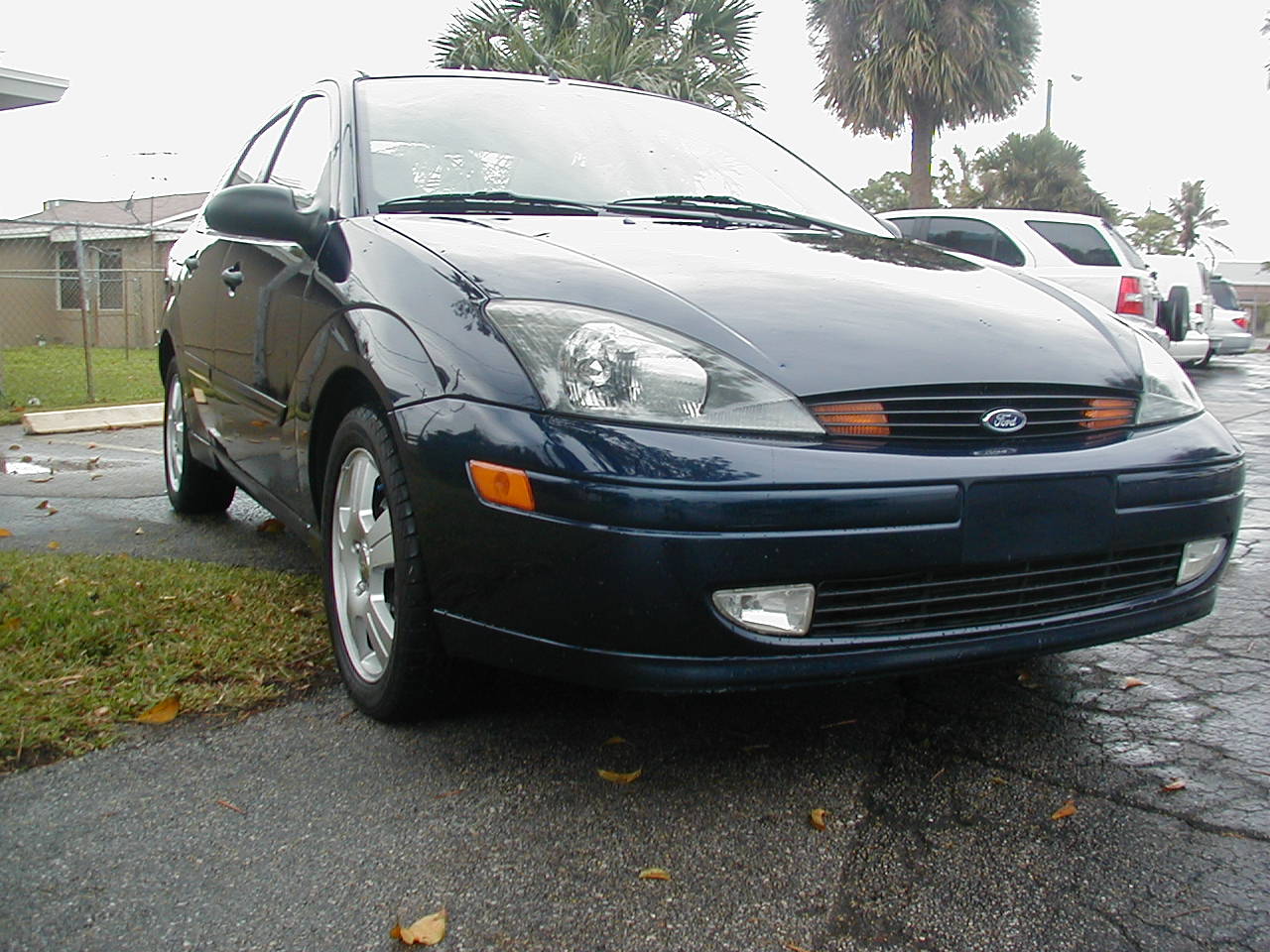 This 2004 Ford Focus ZTS is all power loaded