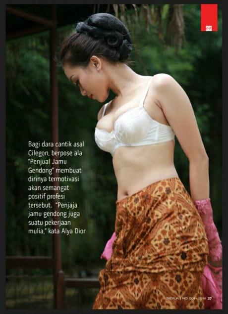 Foto seksi Alya Dior tanpa baju