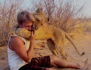 Sirga the Lioness, Lion, Valentin Gruener, Mikkel Legarth, Modisa Wildlife Project, human bond with lions