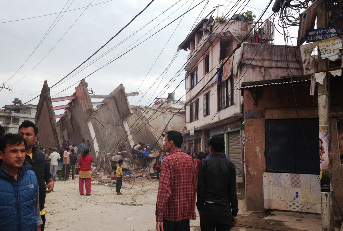 Fotofoto Gempa Nepal Full HD Ngeri dan Menyedihkan