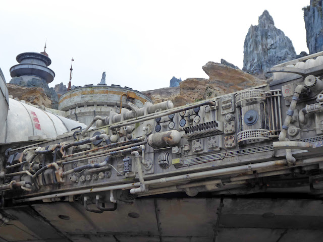 detalle Halcón Milenio en STAR WARS: Galaxy's Edge  - Walt Disney World Batuu