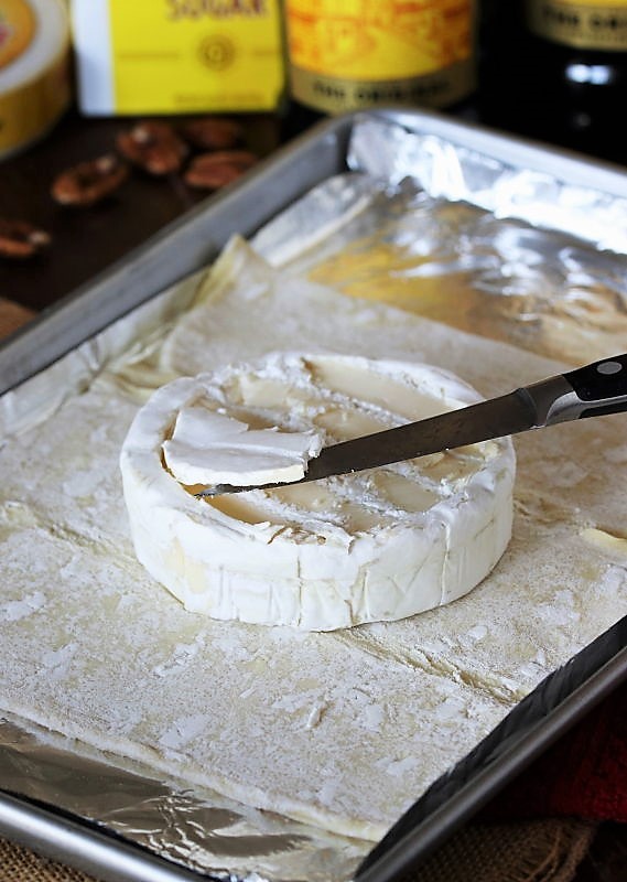 Kahlua Caramel Baked Brie - 4 Ingredients! - That Skinny Chick Can