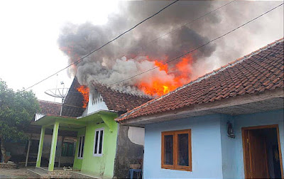 Rumah Ditinggal Pemiliknya, Terbakar Hebat, Kerugian Capai Rp 250 Juta