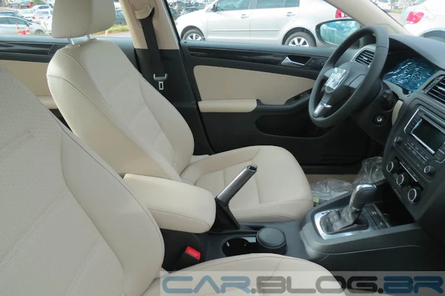 VW Jetta 2014 Comfortline Branco - interior bege