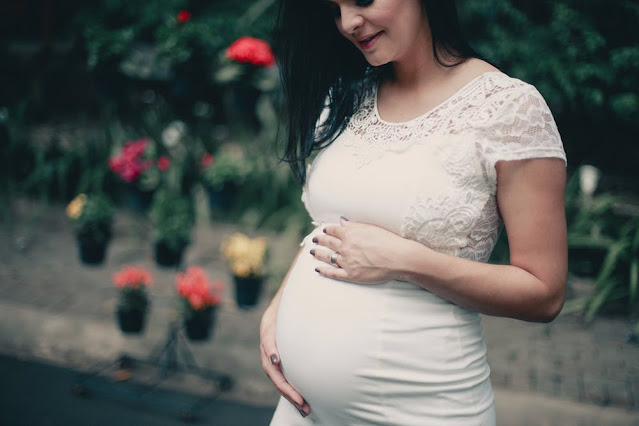 Pregnant women should not eat these 5 foods at all
