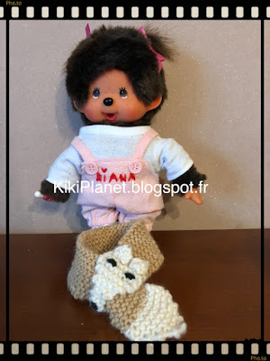 Une écharpe renard faite main pour Kiki ou Monchhichi, tricot, handmade, vêtements poupée