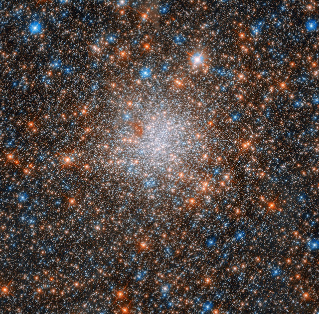 NASA PhotoNews: NGC 1898: Globular Cluster in the Large Magellanic Cloud