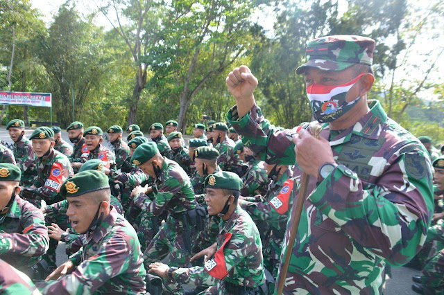 Izak Pangemanan Tekan Satgas Pamrahwan Yonif Para Raider 432 Tangani Konflik Tanpa Kekerasan.lelemuku.com.1.jpg