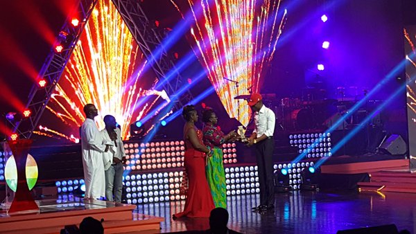 GHANA: EL wins 2016 Artiste of the Year