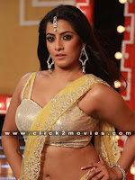 Anjali and Varalaxmi Hot Stills from Vishal Madha Gaja Raja Movie