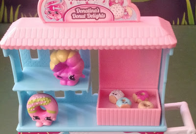 Brinquedo de plástico e silicone(?) de carrinho de donuts da shopkins Shoppie Donatina  R$40,00