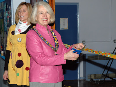 Merrin Molesworth, Chesham's Mayor opens the event