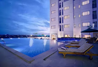 Gak Perlu ke Luar Negeri, Inilah 5 Hotel Dengan Kolam Infinty Pool Terbaik di Jakarta Kaum Rebahan ID