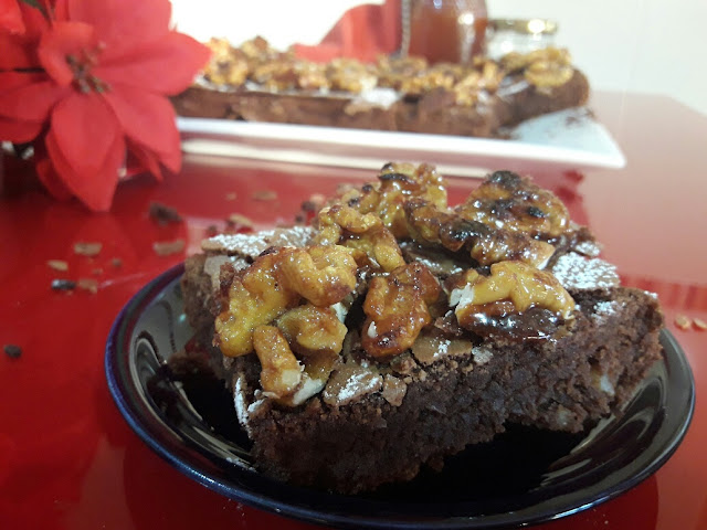 Brownie de chocolate con nueces caramelizadas