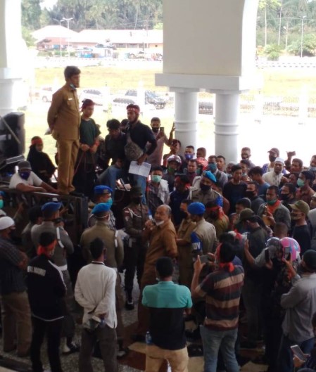 Tuntut Dicabut Perbup No.3/2021, LMND dan ADAM Unjuk Rasa ke Kantor Bupati Aceh Utara