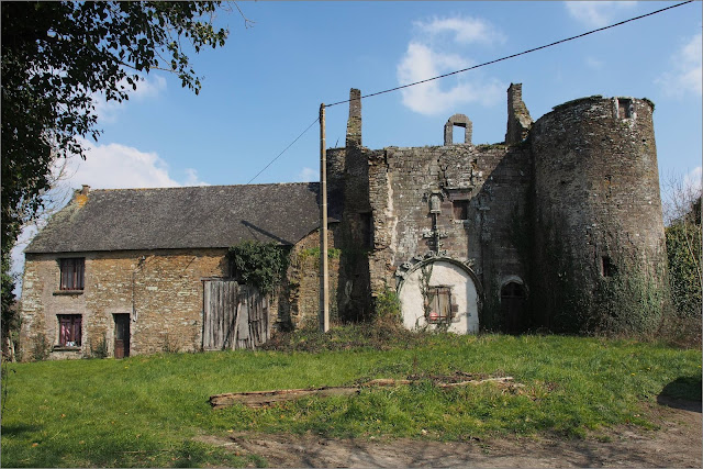 La Provotaie beau batiment abandonné, à Saint-nicolas de redon