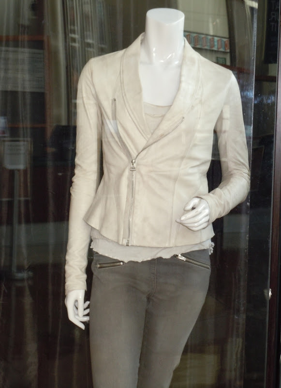 Outfit worn by Rosie HuntingtonWhiteley as Carly Spencer