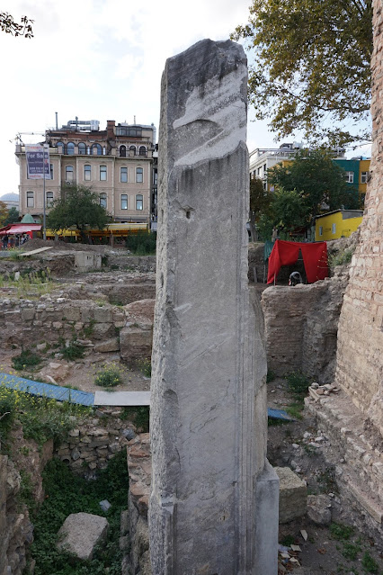 حجر المليون في اسطنبول : بداية الزمن