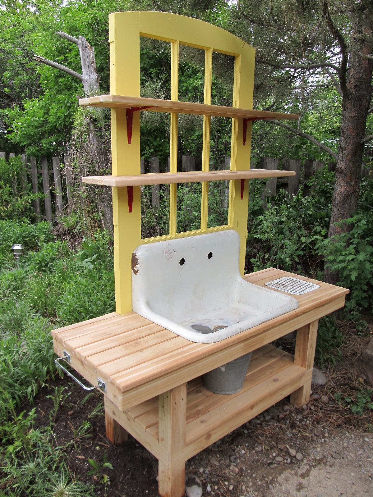 Montana Wildlife Gardener: Repurposed potting bench 